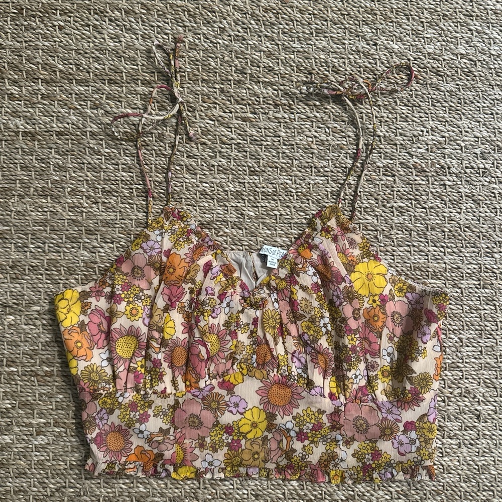 Floral Summer crop top with shoulder ties size medium.